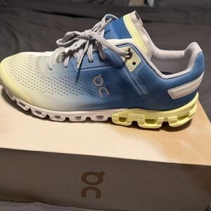 On Cloud Cloud Flow Running Shoe in Dust/Seedling